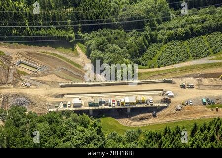 Bau einer kleinen Brücke für die Autobahn A46 in Nuttlar, 07.06.2016, Luftaufnahme, Deutschland, Nordrhein-Westfalen, Sauerland, Bestwig Stockfoto