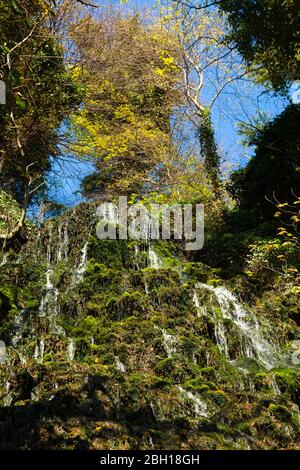 Wasserfall entlang der Küste Fife zwischen Aberdour und Burntisland. Stockfoto