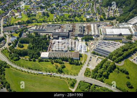 Gewerbegebiet und Firmengründung an der Max-Planck-Straße in Warstein, Halbleitergeschäft der Infineon Technologies AG Warstein, der AEG Power Solutions GmbH und der Siepmann-Works GmbH & Co KG, 07.06.2016, Luftaufnahme, Deutschland, Nordrhein-Westfalen, Warstein Stockfoto