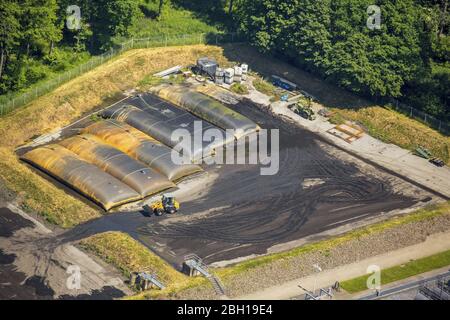 Kläranlagen und Reinigungsschritte für die Abwasserbehandlung des Ruhrverbands in Mülheim Gemeinde Warstein, Erley 2 in Warstein, 07.06.2016, Luftaufnahme, Deutschland, Nordrhein-Westfalen, Warstein Stockfoto