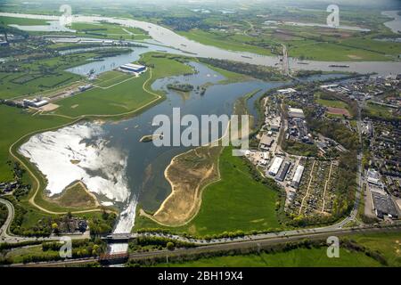 , überflutetes Flussbett der Lippe an der Mündung in den Fluss Rhien in Wesel. 21.04.2016, Luftaufnahme, Deutschland, Nordrhein-Westfalen, Ruhrgebiet, Wesel Stockfoto