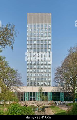 University of Sheffield Arts Tower und Western Bank Library vom Weston Park aus gesehen Stockfoto