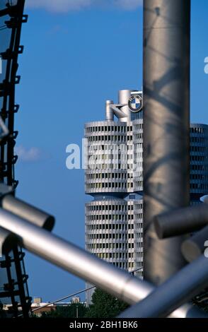 BMW-Hauptquartier vom Olympiapark aus gesehen. München, Deutschland Stockfoto