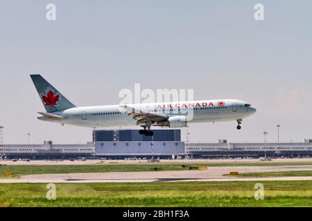 C-GHOZ Air Canada Boeing 767-375(er) bei Malpensa (MXP/LIMC), Mailand, Italien Stockfoto