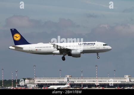 D-AIQA Lufthansa Airbus A320-211 in Malpensa (MXP/LIMC), Mailand, Italien Stockfoto