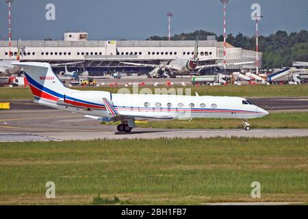 N300AY Privateigentümer Gulfstream G550 in Malpensa (MXP / LIMC), Mailand, Italien Stockfoto