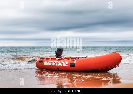 Surf Rescue Boot am Strand in Burnie, Tasmanien Stockfoto