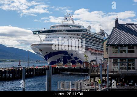 Alaskan Auto-Kennzeichen befestigt an einem rostigen alten LKW in Skagway, Alaska Stockfoto