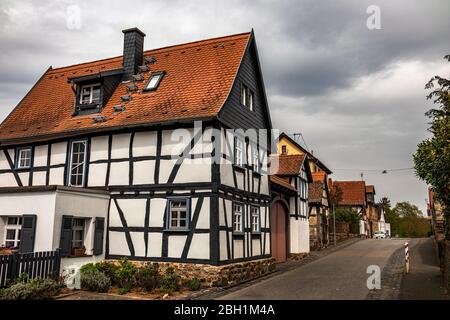 Ländliche historische Fachwerkhäuser in Dorf Trais, Stadtteil Münzenberg, Wetteraukreis, Hessen, Deutschland, Europa Stockfoto