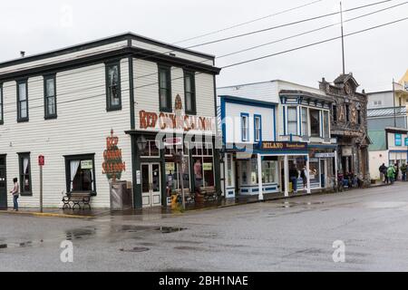 'Red Onion Saloon' in Skagway, einem regulären Anlaufhafen für Kreuzfahrtschiffe, die durch die Inside Passage nach Alaska reisen Stockfoto