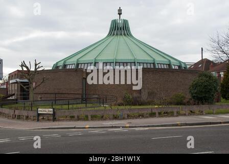 Römisch-katholische Kirche der englischen Märtyrer, Chalkhill Road, Wembley Park, Middlesex, HA9 9EW Stockfoto