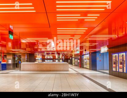 Tagsüber leeres Untergeschoss, Zugang zur U-Bahn, Koronakrise, Marienplatz, München, Oberbayern, Bayern, Deutschland, Europa Stockfoto