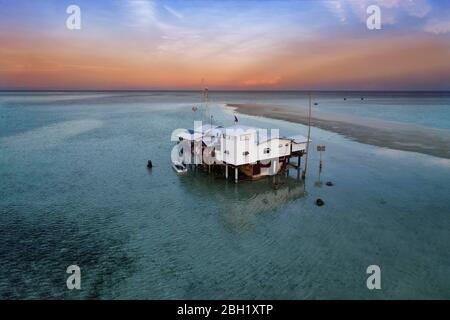 Ranger Station für Park Rangers, Pazifik, Sulu Lake, Tubbataha Reef National Marine Park, Palawan Provinz, Philippinen Stockfoto