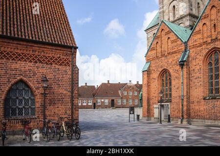 Dänemark, Ribe, leerer Marktplatz vor der Ribe Kathedrale Stockfoto