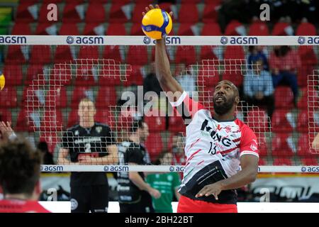 Robertlandy simon (13) cucine lube civitanova während der italienischen Volleyball SuperLega Serie A Saison 2019/20, AGSM Forum​, Verona, Italien, 01. Januar 2020 Stockfoto