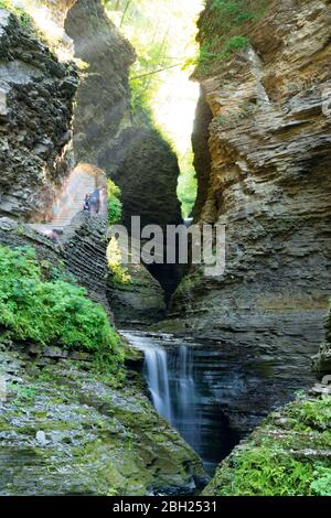 Watkins Glen State Park ist der berühmteste der Finger Lakes Parks dank seiner Wasserfälle und liegt südlich des Seneca Lake im Upstate New York. Stockfoto