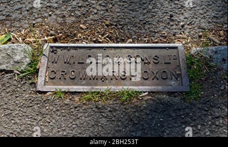 Cast Iron Bordwand Drain von W. Wilder and Sons Ltd, Crowmarsh Oxon, hergestellt, schloss dieses Unternehmen in den frühen 1990er Jahren Stockfoto