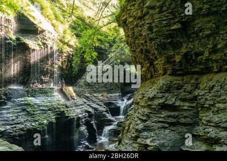 Watkins Glen State Park ist der berühmteste der Finger Lakes Parks dank seiner Wasserfälle und liegt südlich des Seneca Lake im Upstate New York. Stockfoto