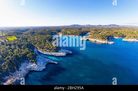 Spanien, Balearen, Santanyi, Luftbild von Cala Mondrago im Naturpark Mondrago Stockfoto