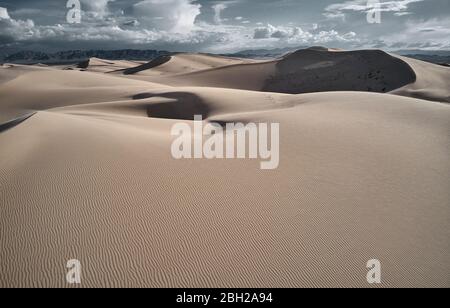 USA, Kalifornien, Low-Level Luftaufnahmen von Cadiz Dunes in Mojave Wüste Stockfoto