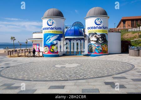 Ozeanarium das Bournemouth Aquarium und Offshore Café geschlossen & Pier Zugang verlassen wegen Coronavirus Sperrung in Bournemouth, Dorset UK im April Stockfoto