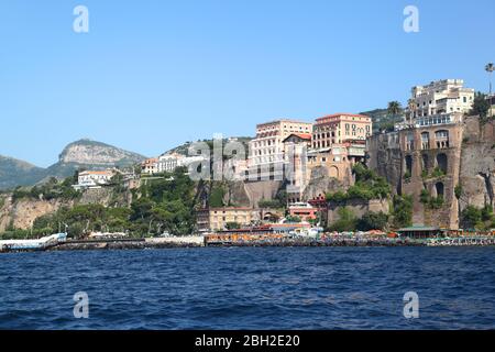 Sorrento: Blick vom Meer. Stockfoto