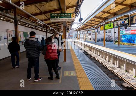 Die Transitplattform zur Hase Station von Kamakura Station. Tokio, Japan Februar 11,2020 Stockfoto