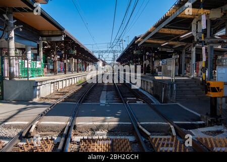 Die Eisenbahn in Hase Station von Kamakura Station. Tokio, Japan Februar 11,2020 Stockfoto