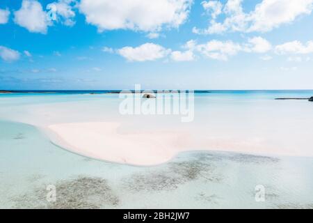 Lange weiße Sandbank am Coco Plum Beach, Exuma, Bahamas, Karibik Stockfoto