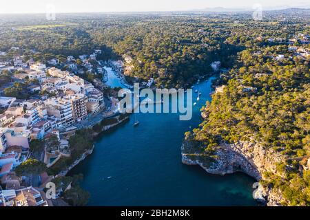 Spanien, Balearen, Santanyi, Luftbild von Cala Figuera Stockfoto