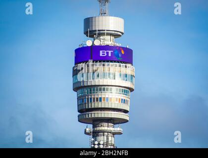 LONDON- BT Tower, Hauptsitz der British Telecom, einem britischen multinationalen Telekommunikationsunternehmen Stockfoto