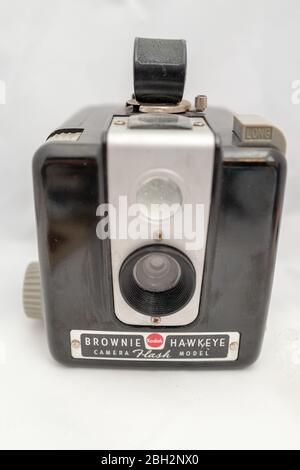 Nahaufnahme der analogen Kodak Brownie Hawkeye Filmkamera, 7. Februar 2020. () Stockfoto