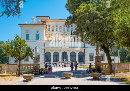 Rom, Italien - 19. Juli 2018: Villa Borghese, Blick auf den Haupteingang Stockfoto
