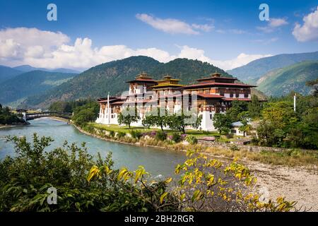 Die Punakha Dzong, auch bekannt als Pungtang Dewa Chhenbi Phodrang. Punakha, Bhutan, Himalaya-Land, Himalaya, Asien, Asien. Stockfoto