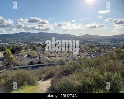 Luftaufnahme von San Ramon, Kalifornien an einem sonnigen Tag, 25. März 2020. () Stockfoto