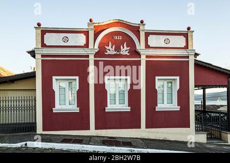 Altes Haus im historischen Zentrum von Ribeirao da Ilha. Florianopolis, Santa Catarina, Brasilien. Stockfoto