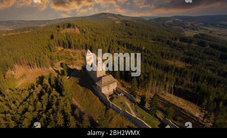 Die Burg von Kasperk bei Sonnenuntergang, Nationalpark Sumava. Tschechische republik. Stockfoto