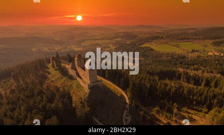 Die Burg von Kasperk bei Sonnenuntergang, Nationalpark Sumava. Tschechische republik. Stockfoto