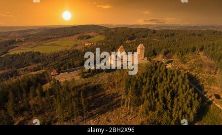 Die Burg von Kasperk bei Sonnenuntergang, Nationalpark Sumava. Tschechische republik. Stockfoto