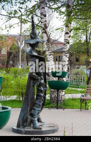 Pokrov, Region Wladimir, Russland, 11. Mai 2013. Statue Der Schokoladenfee. Eine Statue, die dem Schokoladenmuseum gewidmet ist. Stockfoto