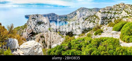 Landschaftlich reizvolle Landschaft im Nationalpark Calanques (Parc national des Calanques), Frankreich Stockfoto