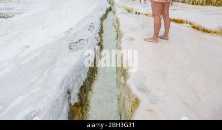 Türkei Pamukkale, in seiner jetzigen Form ohne Photoshop mit Details und Ansichten Stockfoto