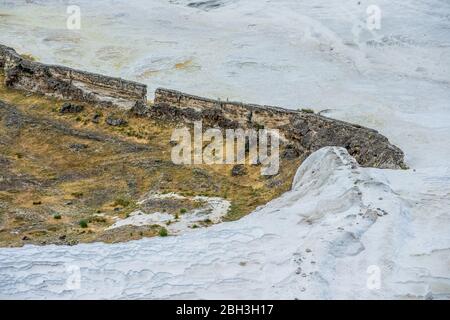 Türkei Pamukkale, in seiner jetzigen Form ohne Photoshop mit Details und Ansichten Stockfoto