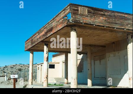 Altes verlassene Gebäude auf der Route 66 in Südkalifornien Stockfoto