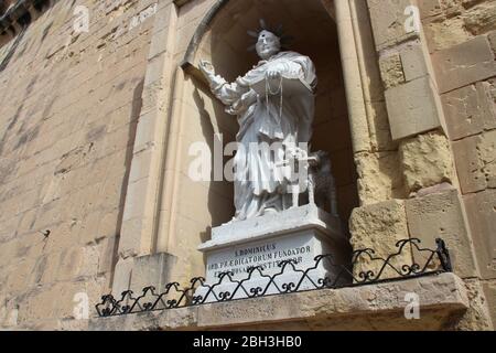 Statue des heiligen Charakters in vittoriosa (malta) Stockfoto