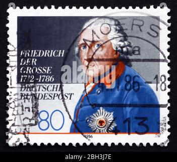 DEUTSCHLAND - UM 1986: Eine in Deutschland gedruckte Briefmarke zeigt Friedrich den Großen, König von Preußen, um 1986 Stockfoto