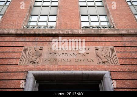 Washington, USA. April 2020. Ein allgemeiner Blick auf das Druckbüro der US-Regierung in Washington, DC am 23. April 2020 inmitten der Coronavirus-Pandemie. Nach längeren Verhandlungen über zusätzliche 500 Milliarden Dollar an Stimulusfinanzierung als Reaktion auf den anhaltenden COVID-19-Ausbruch, wird der US-Kongress eine weitere wirtschaftliche Entlastung an Präsident Trump senden, um nach einer Abstimmung im Parlament später heute Gesetz zu unterzeichnen. (Graeme Sloan/Sipa USA) Credit: SIPA USA/Alamy Live News Stockfoto