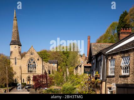 Großbritannien, England, Cheshire, Bollington, Palmerston Street, ehemalige United Reformierte Kirche (Congregational) und Hollybush Inn Stockfoto