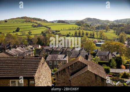 Großbritannien, England, Cheshire, Bollington, Beeston Mount, Blick Richtung Billinge über die Dächer der 80er Jahre Stockfoto