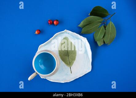 Bunte handgemachte Keramik Kaffeetassen Stockfoto